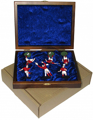 Набор миниатюр "Футбол" в деревянном ларце (красно-белая форма)