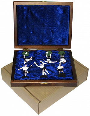 Набор миниатюр "Футбол" в деревянном ларце (бело-черная форма)